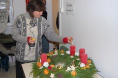 09-Elso_gyertya_meggyujtasa